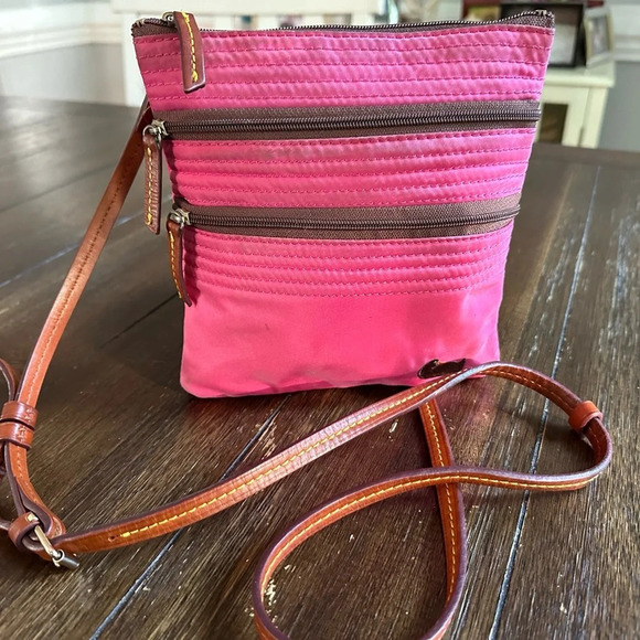 Dooney & Bourke cross body bag - Picture 1 of 12